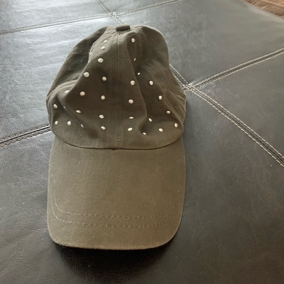 Hat - Picture 1 of 2